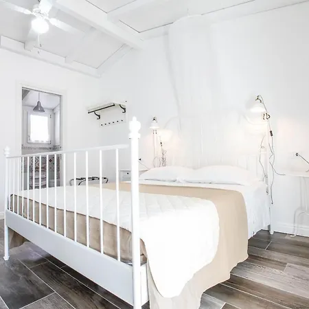 Il Faro Di Mary Bed & Breakfast